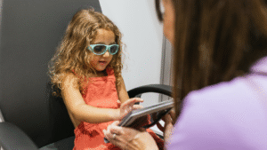 Y es aquí donde entra en juego la terapia visual.